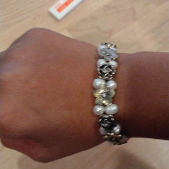 A braclet - Picture 1 of 1
